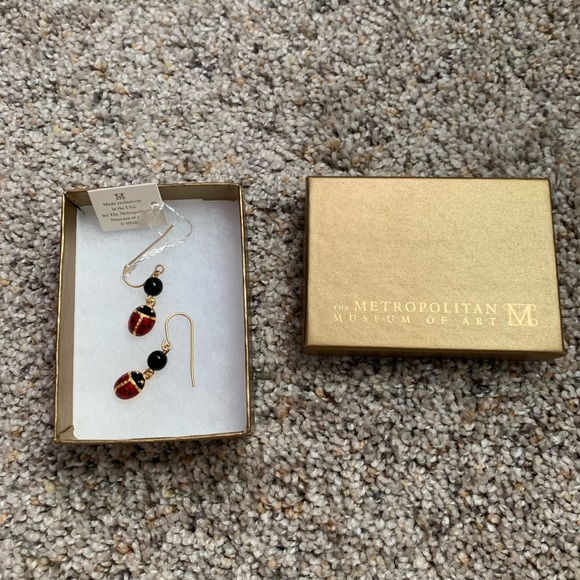 Metropolitan Museum of Art Ladybug Earrings - New With Tags - Picture 3 of 5